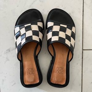 Zou Xou Quinta cream and black checkerboard slides size 38 us 7
